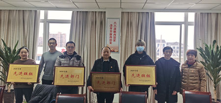 2公司表彰總結(jié)大會先進(jìn)班組先進(jìn)部門_副本.jpg
