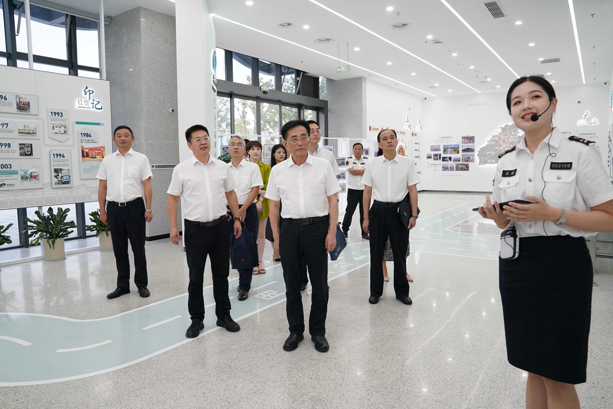 2024.9.11-1何宇?。ㄗ蠖?、薛佳平（左三）（水若石攝）.jpg